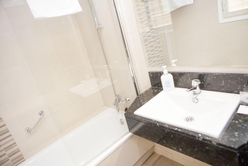 Hotel Alameda Malaga Bagian luar foto
