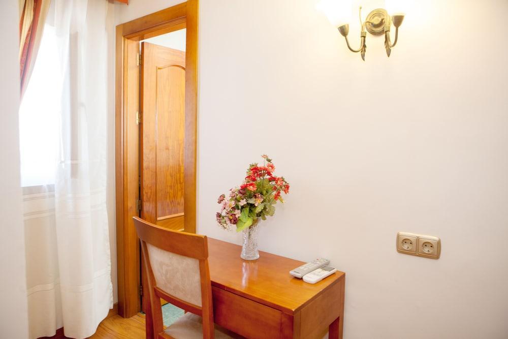 Hotel Alameda Malaga Bagian luar foto