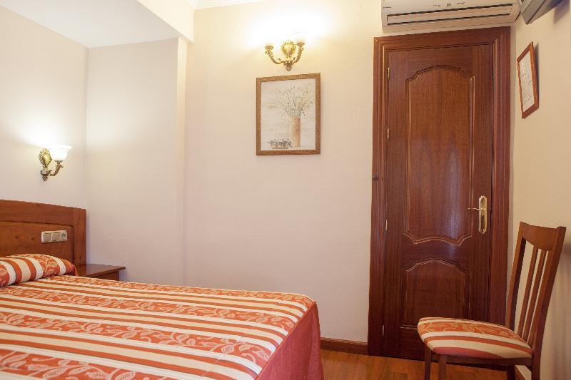 Hotel Alameda Malaga Bagian luar foto