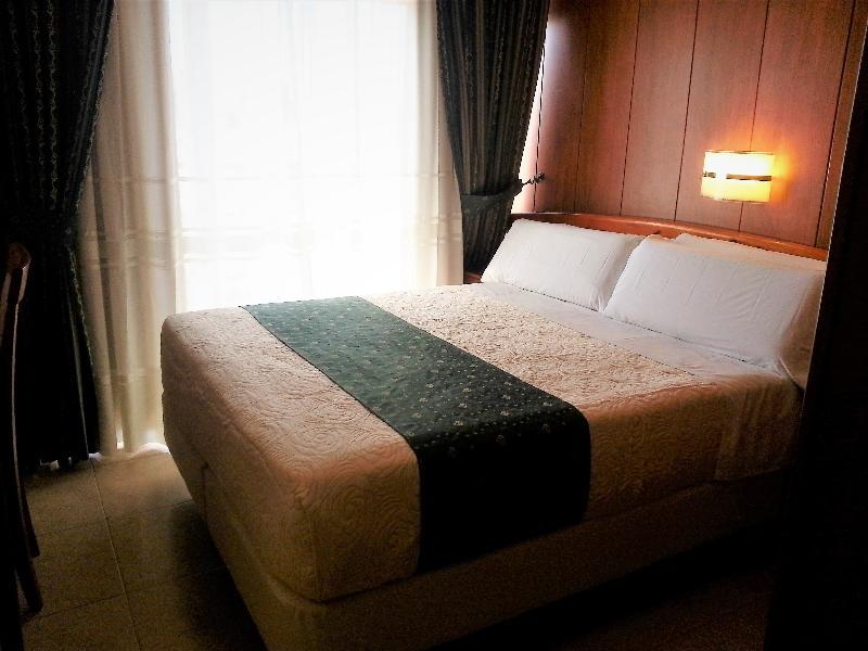 Hotel Alameda Malaga Bagian luar foto
